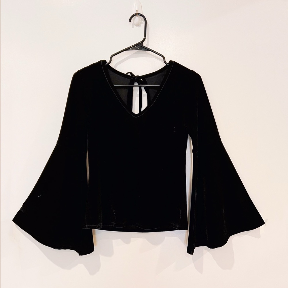 Cute Velvet Casual top with wide sleeves
